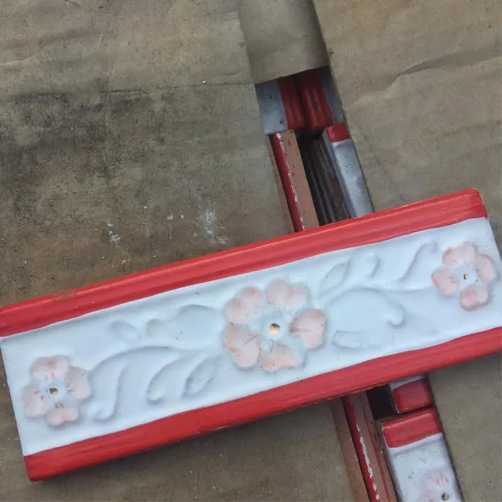 Red & blossom counter trim